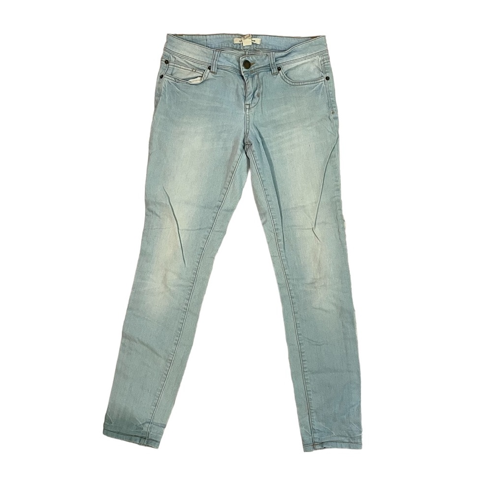 Light wash skinny jeans